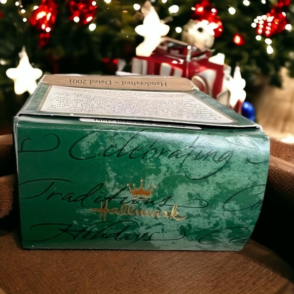 Hallmark Disney Cinderella The Glass Slipper Miniature 2001 Christmas Ornament - Picture 4 of 5